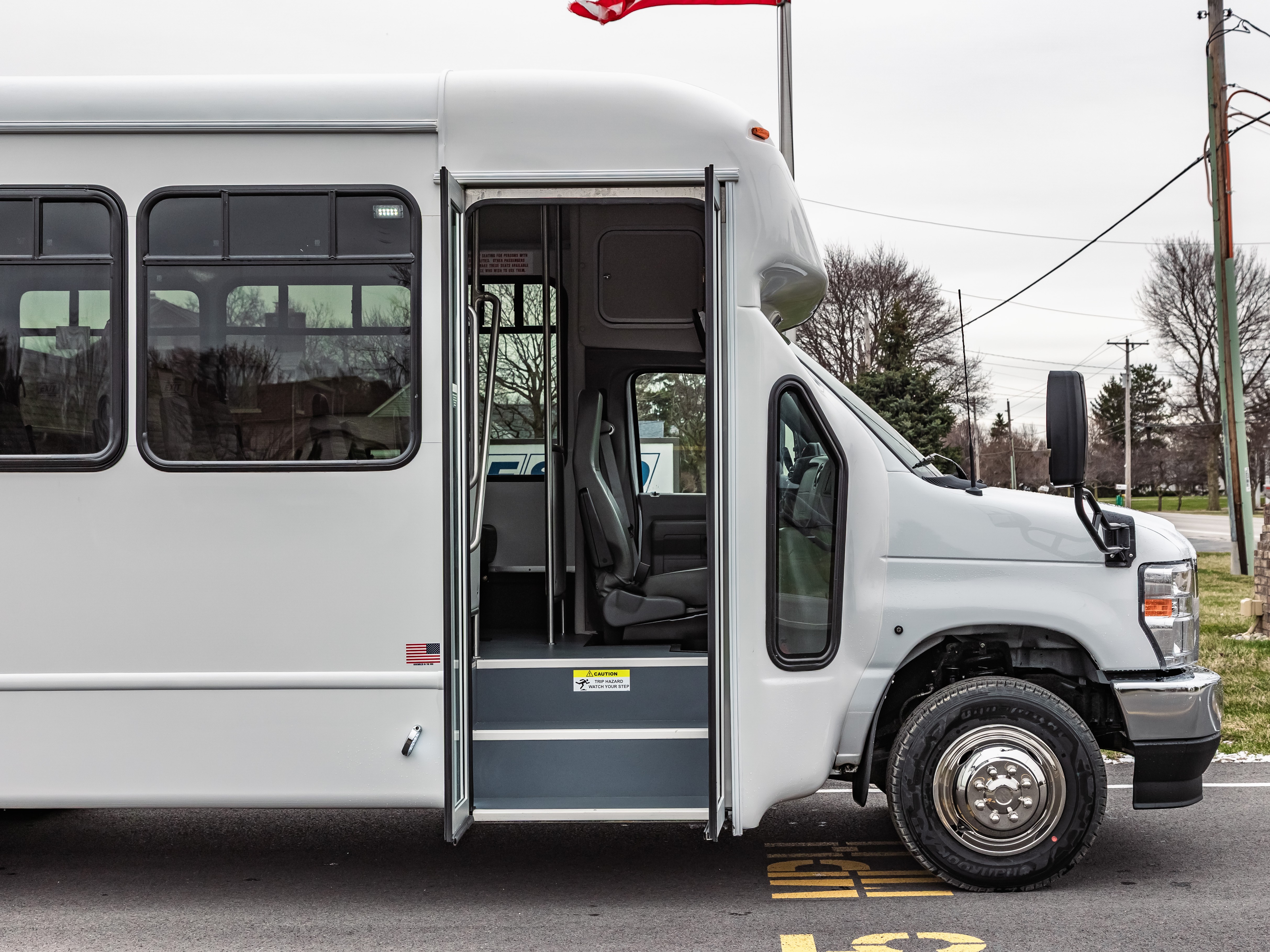 2 Bus Plus 2027 StarTrans Senator II Ford 12 Passenger and 2 Wheelchair Shuttle ...